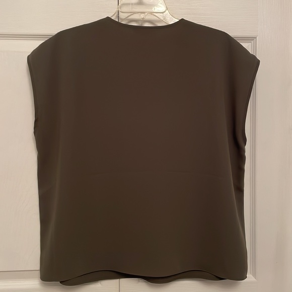 Express Green Sleeveless Top with Cute Accents Large in Perfect Condition Fall - Picture 4 of 12